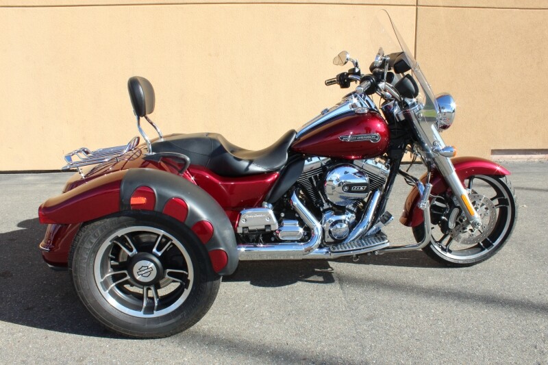 Harley-Davidson Freewheeler 2016 FLRT 852979T VELOCITY RED