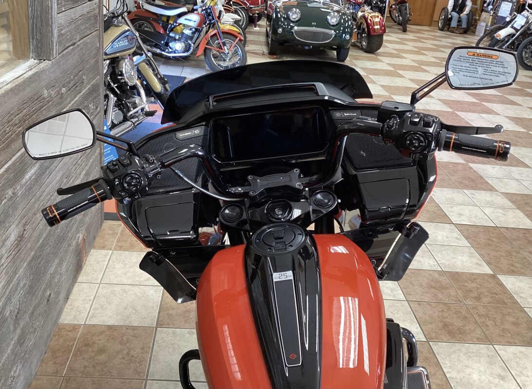 2024 Harley-Davidson CVO Road Glide Legendary Orange - Photo 4