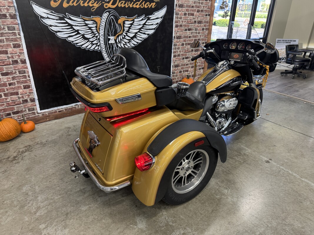 2017 Harley-Davidson Tri Glide Ultra FLHTCUTG - Photo 6