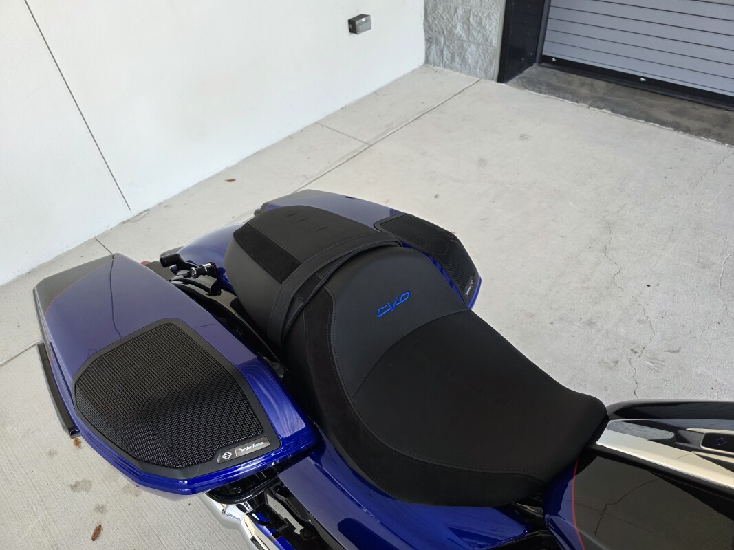 2025 Harley-Davidson CVO Road Glide ST - Photo 8