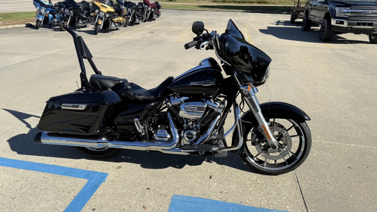 2023 Harley-Davidson Street Glide - Photo 4