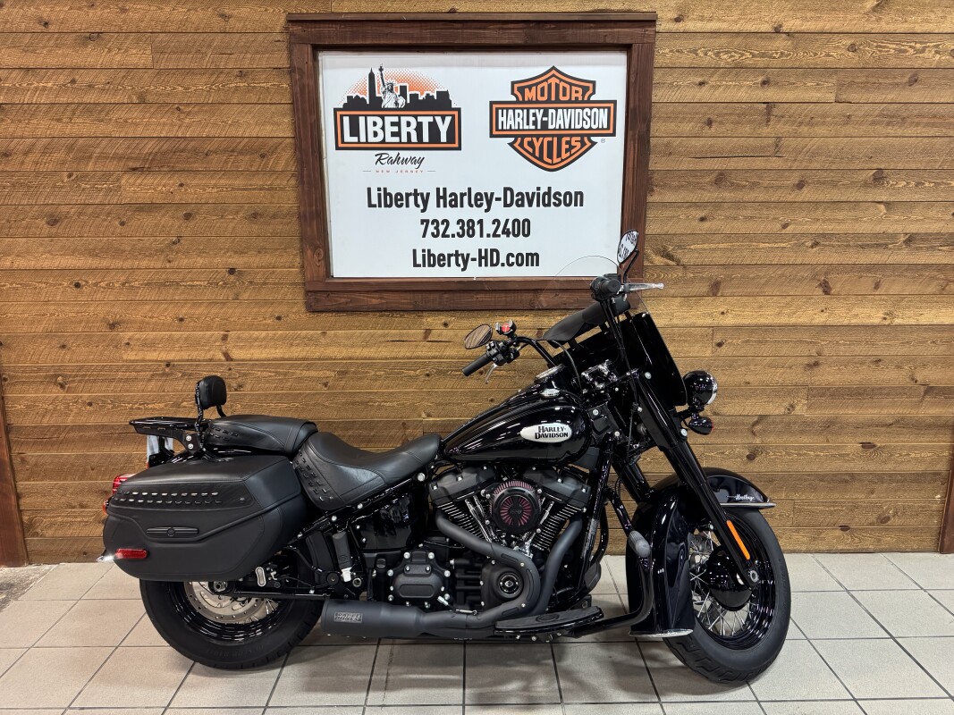 2024 Harley-Davidson Heritage Classic Vivid Black - Black Finish FLHCS