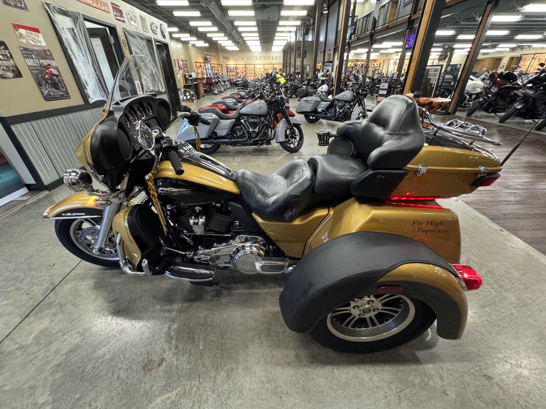2017 Harley-Davidson Tri Glide Ultra FLHTCUTG - Photo 8