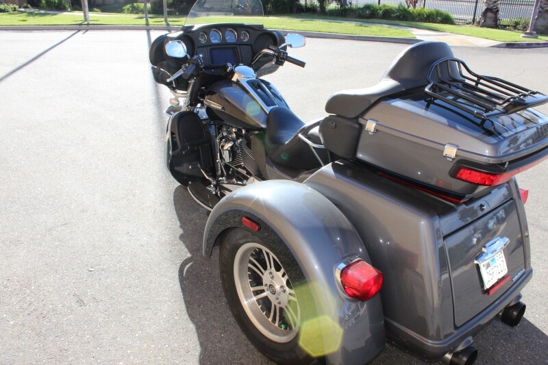Harley-Davidson Tri Glide Ultra 2021 FLHTCUTG 858802A GAUNT GRY MET/VIV BK W/12 D - Photo 5