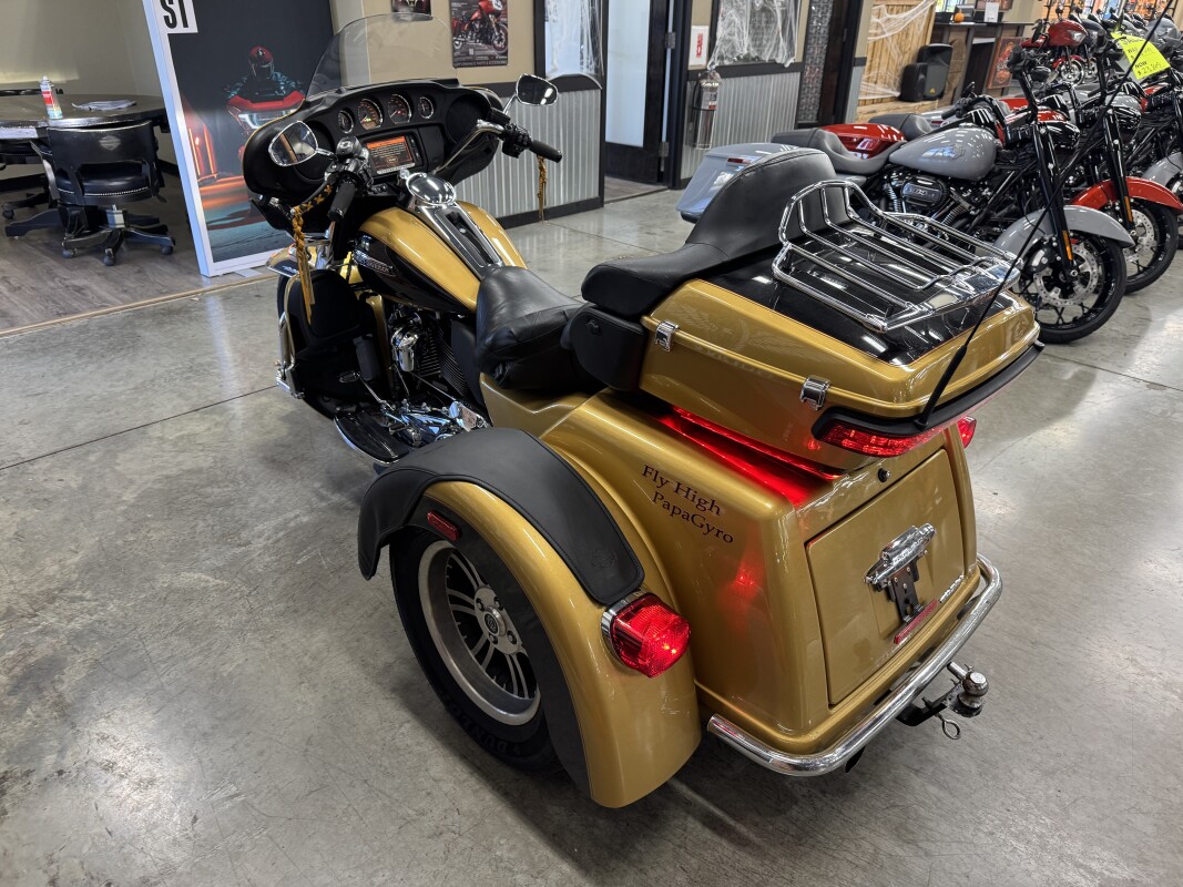 2017 Harley-Davidson Tri Glide Ultra FLHTCUTG - Photo 7