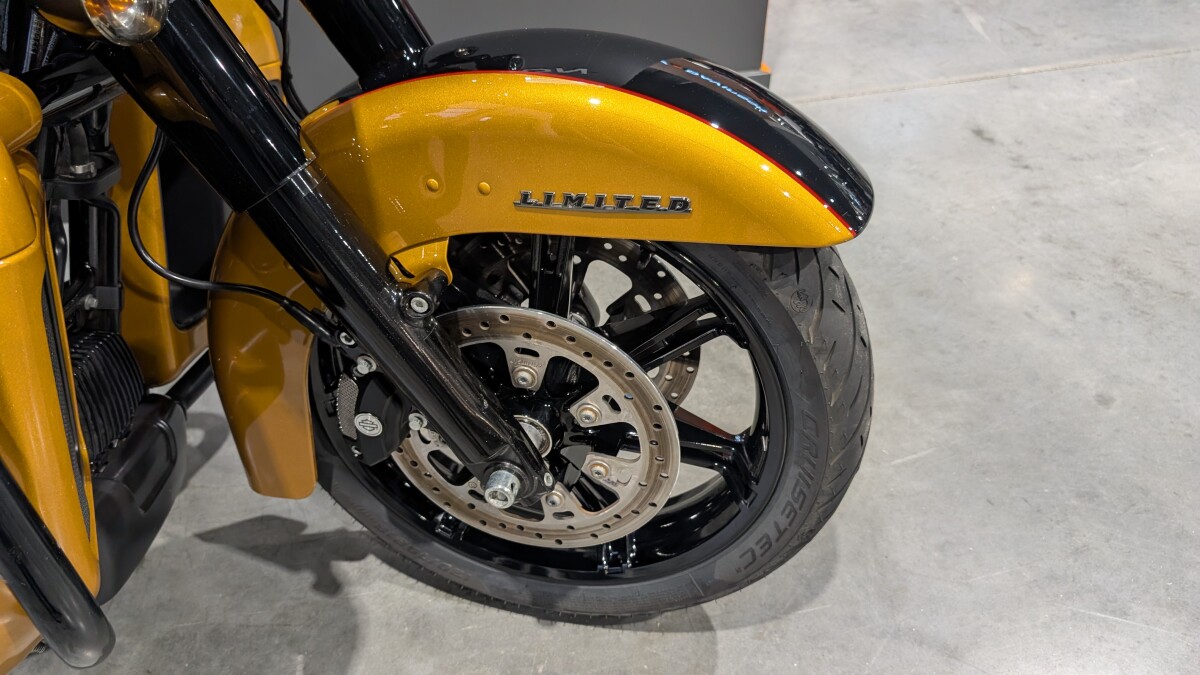 2023 Harley-Davidson Ultra Limited Prospect Gold/Vivid Black - Black Finish - Photo 3