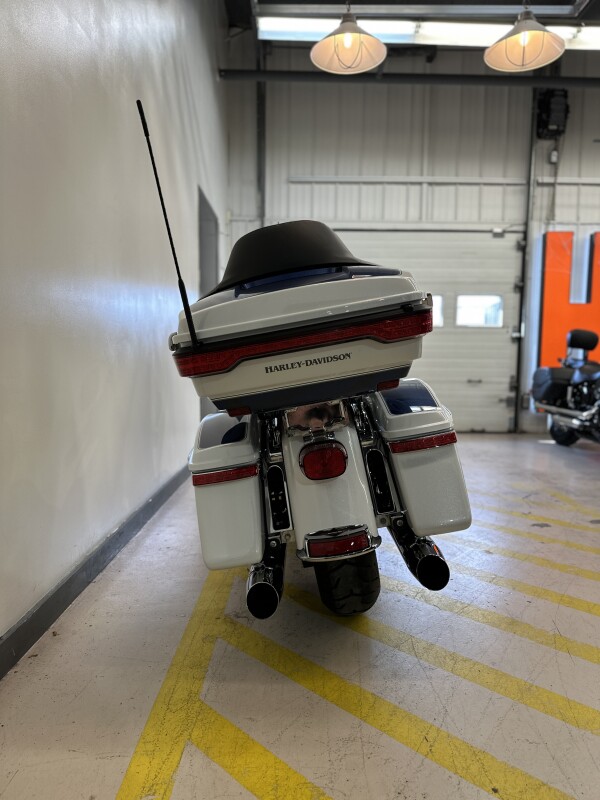 2015 Harley-Davidson Electra Glide Ultra Classic Two-Tone White Hot Pearl/Blue Hot Pearl - Photo 7