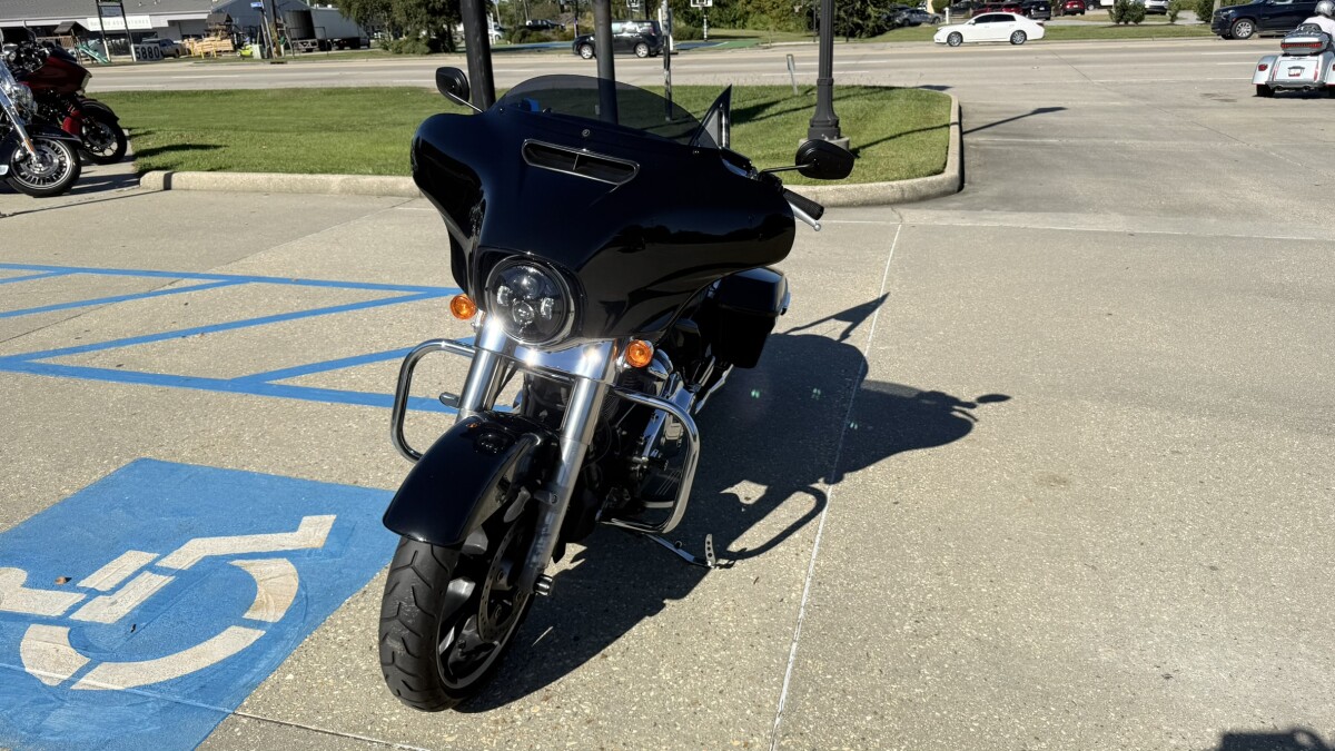 2023 Harley-Davidson Street Glide - Photo 2