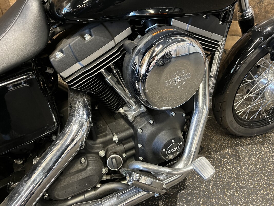 2017 Harley-Davidson Street Bob Vivid Black FXDB103 - Photo 6