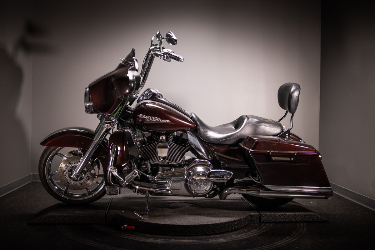 2011 Street Glide (FLHX) - Photo 3