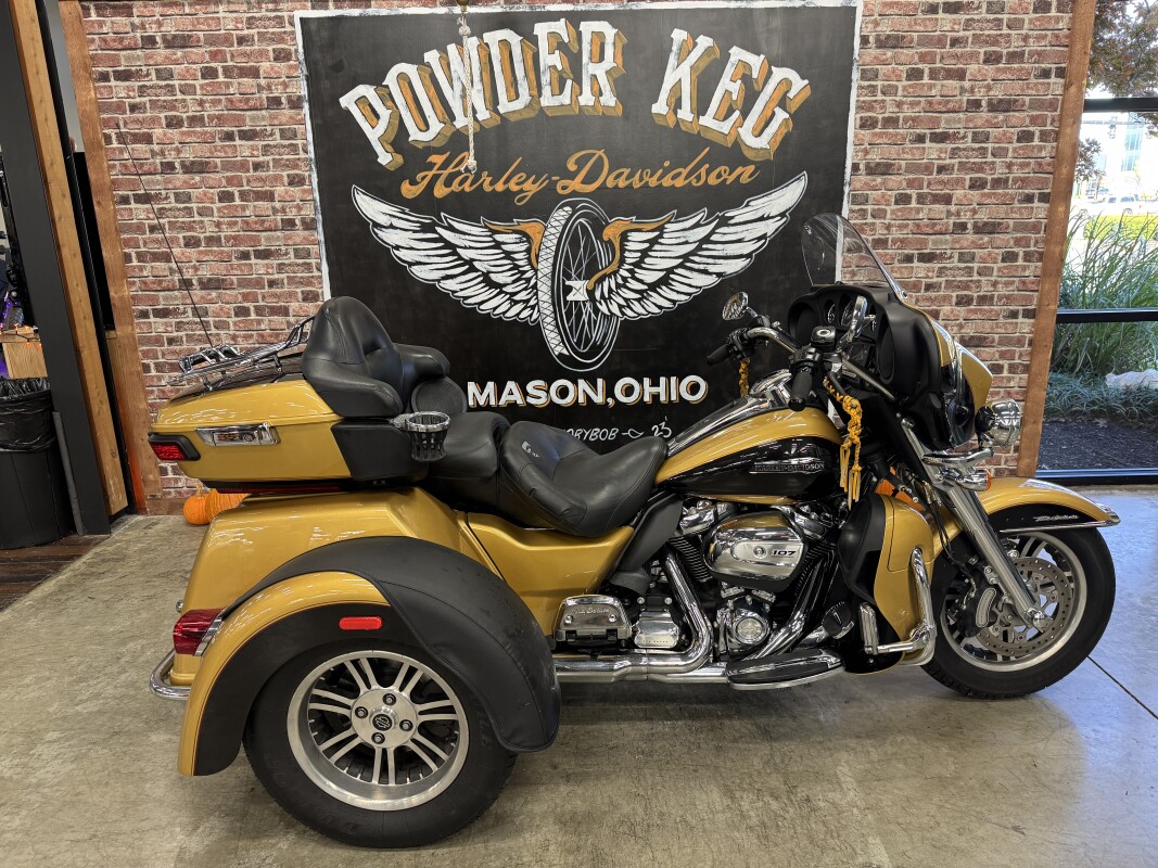 2017 Harley-Davidson Tri Glide Ultra FLHTCUTG