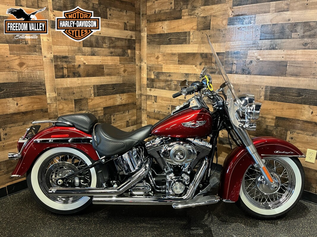 2010 Harley-Davidson Softail Deluxe Red Hot Sunglo FLSTN