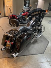 2017 Harley-Davidson® Street Glide® Special Vivid Black thumb 1