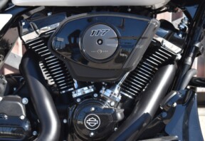 2025 Harley-Davidson® Road Glide® FLTRX thumb 3