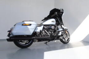2024 Harley-Davidson® Street Glide® Atlas Silver Metallic - Black Finish thumb 3
