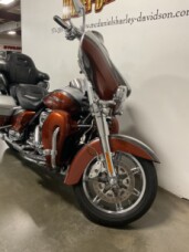 2014 Harley-Davidson® CVO™ Electra Glide Ultra Limited® thumb 2