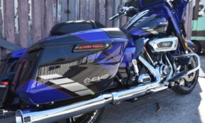 2025 Harley-Davidson® CVO™ Street Glide® FLHXSE thumb 2