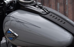 2025 Harley-Davidson® Heritage Classic FLHC thumb 3
