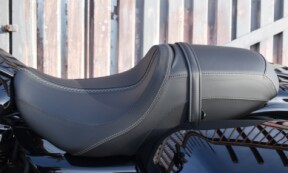 2025 Harley-Davidson® Road Glide® FLTRX thumb 2