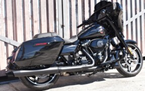 2025 Harley-Davidson® Street Glide® FLHX thumb 2