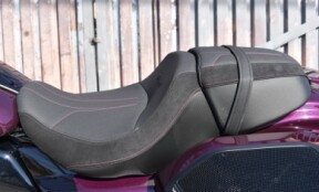 2025 Harley-Davidson® CVO™ Road Glide® FLTRXSE thumb 2