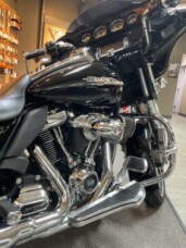 2017 Harley-Davidson® Street Glide® Special Vivid Black thumb 2