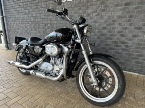 2016 Harley-Davidson® SuperLow® Vivid Black thumb 3