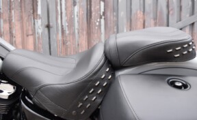 2025 Harley-Davidson® Heritage Classic FLHC thumb 2