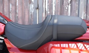 2025 Harley-Davidson® Street Glide® FLHX thumb 2