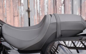 2025 Harley-Davidson® Street Glide® FLHX thumb 2
