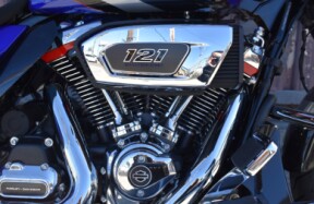 2025 Harley-Davidson® CVO™ Street Glide® FLHXSE thumb 3
