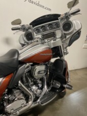 2014 Harley-Davidson® CVO™ Electra Glide Ultra Limited® thumb 3