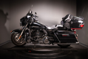 2013 Electra Glide® Ultra Limited (FLHTK) thumb 2