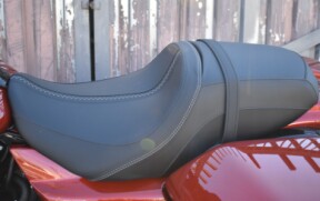 2025 Harley-Davidson® Street Glide® FLHX thumb 2