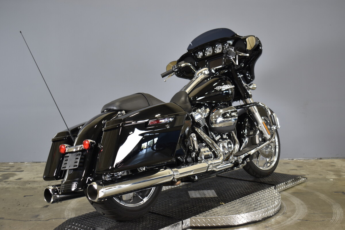 2017 Harley-Davidson Street Glide Special FLHXS - Photo 9