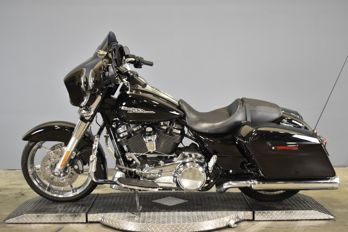 2017 Harley-Davidson Street Glide Special FLHXS - Photo 5
