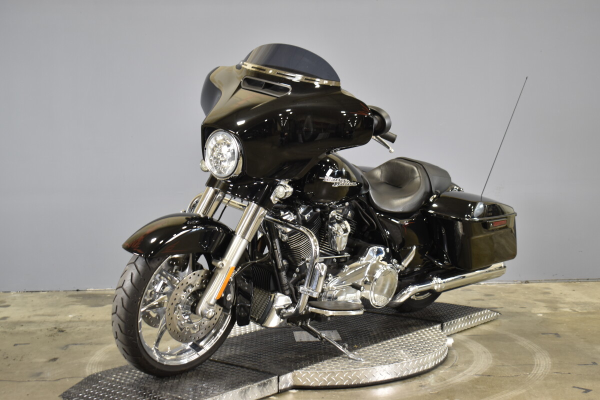 2017 Harley-Davidson Street Glide Special FLHXS - Photo 4