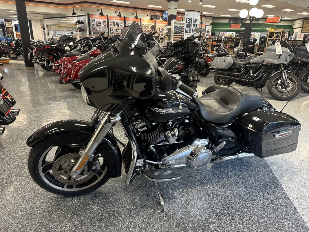 2020 Harley-Davidson Street Glide Vivid Black - Photo 2