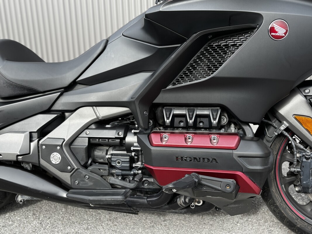 2020 Honda Gold Wing Matte Black Metallic - Photo 2