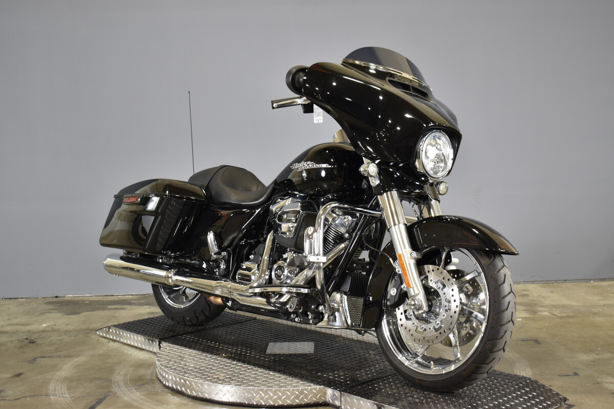 2017 Harley-Davidson Street Glide Special FLHXS - Photo 2
