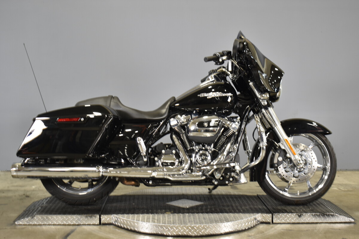 2017 Harley-Davidson Street Glide Special FLHXS