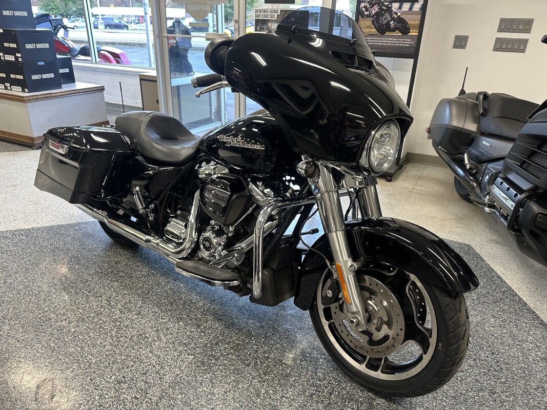 2020 Harley-Davidson Street Glide Vivid Black