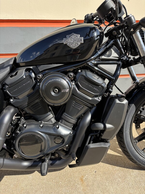 2025 Harley-Davidson Nightster VIVID BLACK - Photo 2
