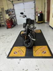 2025 Harley-Davidson® Heritage Classic Vivid Black w/Cast Wheels FLHC thumb 3