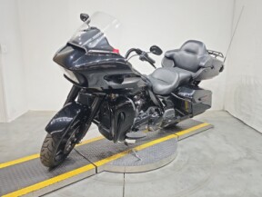2022 Harley-Davidson® Road Glide® Limited Vivid Black - Black Finish thumb 2