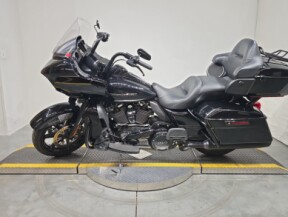 2022 Harley-Davidson® Road Glide® Limited Vivid Black - Black Finish thumb 1
