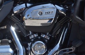 2017 Harley-Davidson® Ultra Limited FLHTK thumb 3