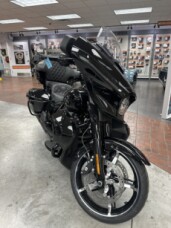 2025 Harley-Davidson<sup>®</sup> Street Glide® Ultra Vivid Black - Black Finish thumb 3