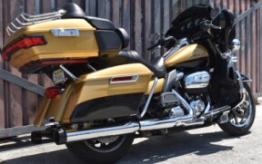 2017 Harley-Davidson® Ultra Limited FLHTK thumb 2