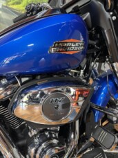 2025 Harley-Davidson® Street Glide™ BLUE BURST thumb 3